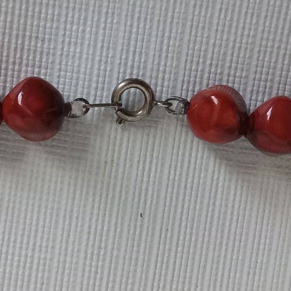 Dark Red Glossy Marble Finish Plastic Beaded Single Strand Lightweight Necklace - Picture 8 of 9